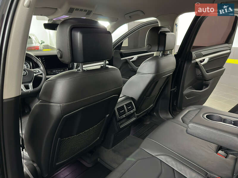 Позашляховик / Кросовер Volkswagen Touareg 2019 в Козятині