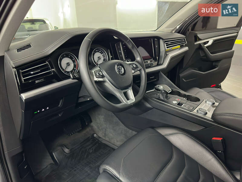 Позашляховик / Кросовер Volkswagen Touareg 2019 в Козятині