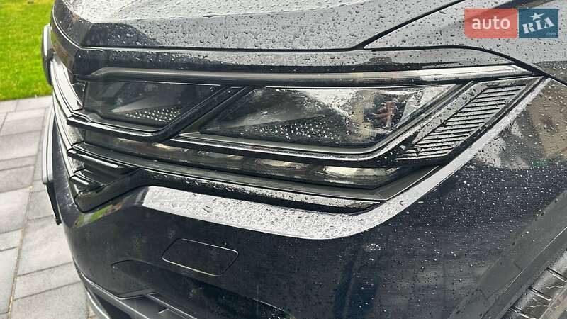 Позашляховик / Кросовер Volkswagen Touareg 2020 в Рівному