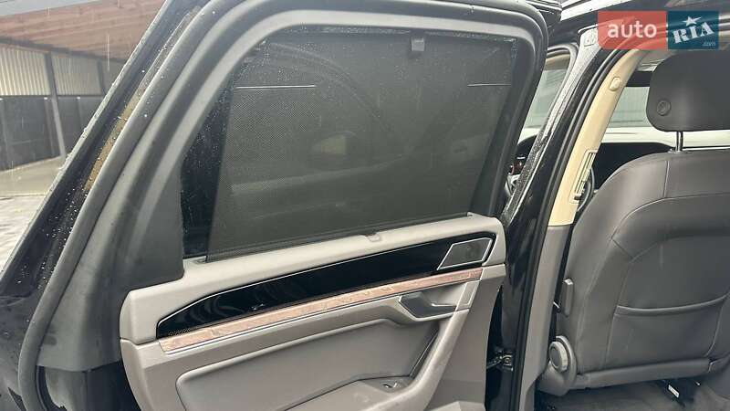 Позашляховик / Кросовер Volkswagen Touareg 2020 в Рівному