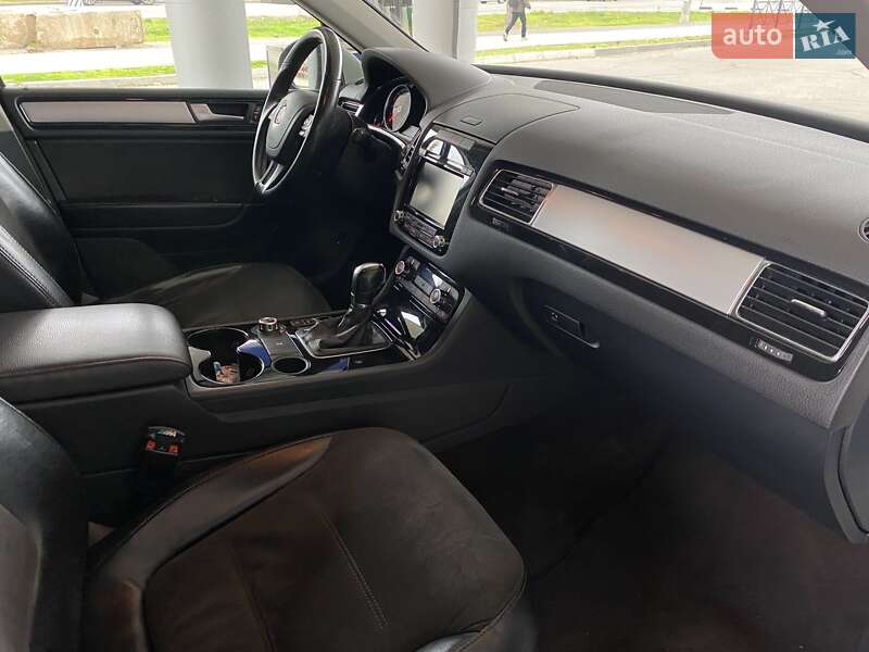 Позашляховик / Кросовер Volkswagen Touareg 2012 в Миколаєві