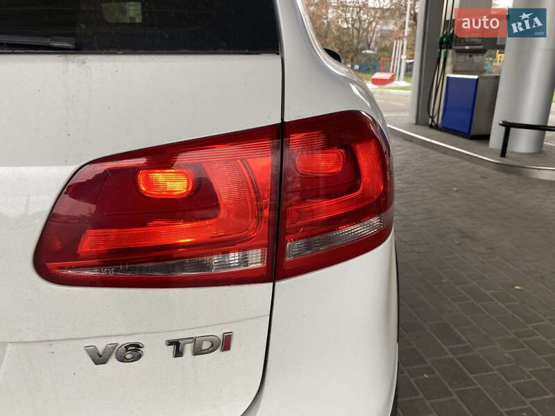 Позашляховик / Кросовер Volkswagen Touareg 2012 в Миколаєві