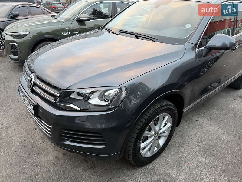 Внедорожник / Кроссовер Volkswagen Touareg 2013 в Львове
