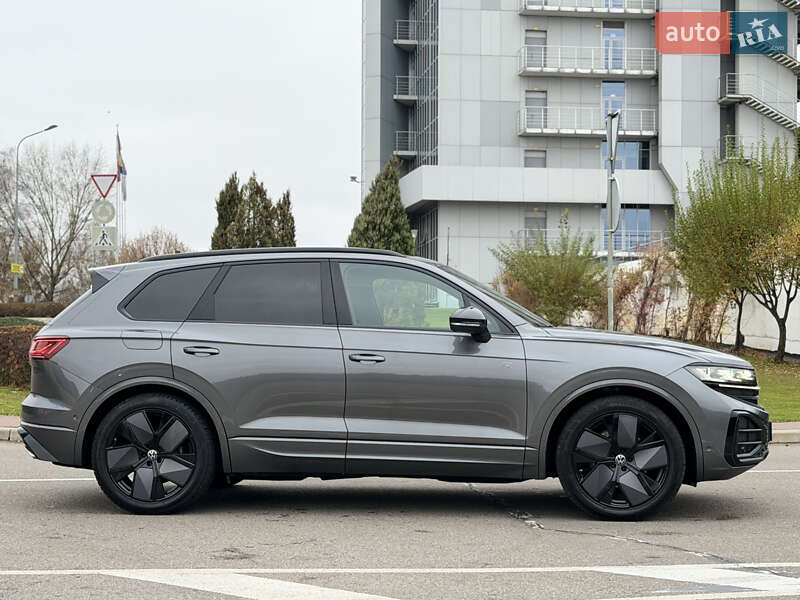 Позашляховик / Кросовер Volkswagen Touareg 2024 в Києві
