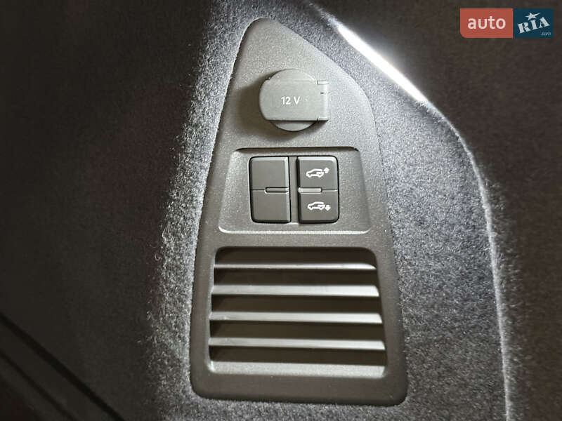 Позашляховик / Кросовер Volkswagen Touareg 2022 в Києві