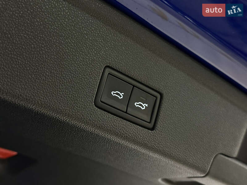 Позашляховик / Кросовер Volkswagen Touareg 2022 в Києві