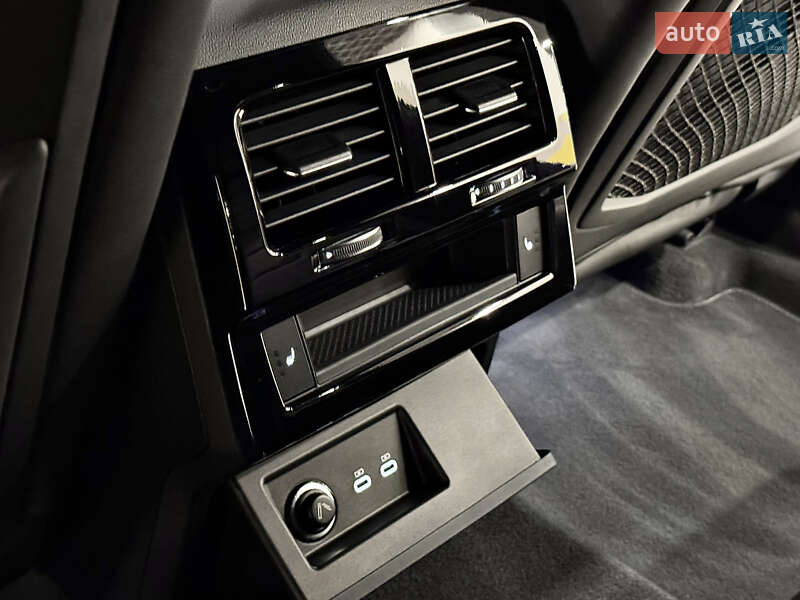 Позашляховик / Кросовер Volkswagen Touareg 2022 в Києві