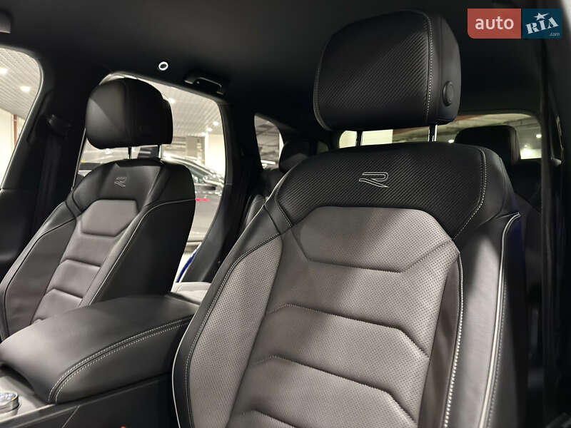 Позашляховик / Кросовер Volkswagen Touareg 2022 в Києві