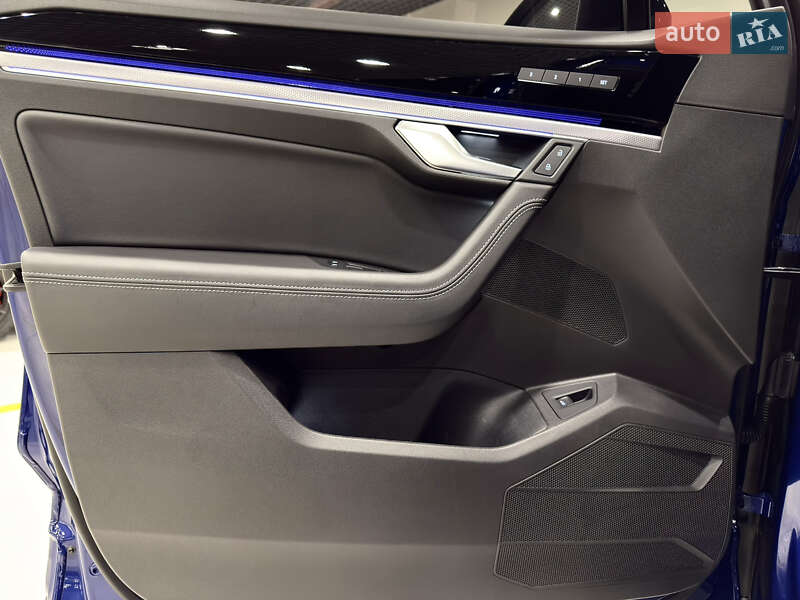 Позашляховик / Кросовер Volkswagen Touareg 2022 в Києві