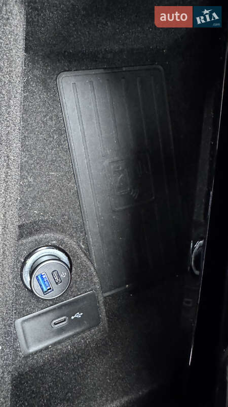 Позашляховик / Кросовер Volkswagen Touareg 2022 в Києві