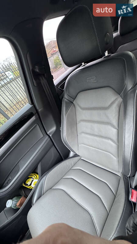 Позашляховик / Кросовер Volkswagen Touareg 2022 в Києві