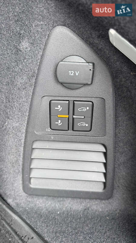 Позашляховик / Кросовер Volkswagen Touareg 2022 в Києві