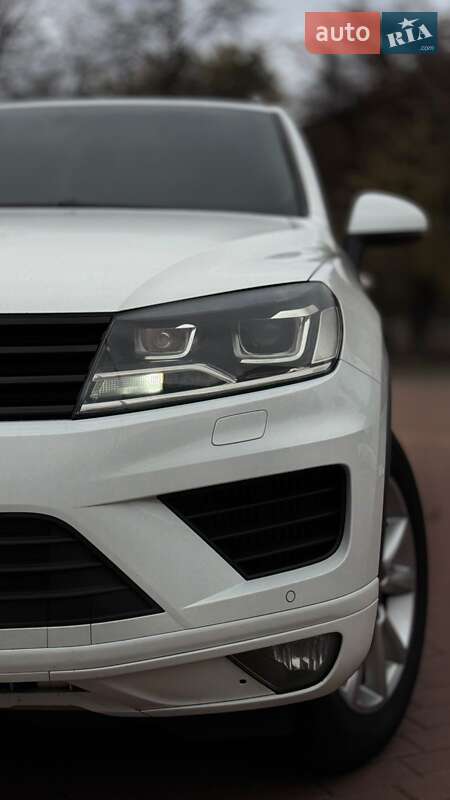Внедорожник / Кроссовер Volkswagen Touareg 2015 в Киеве
