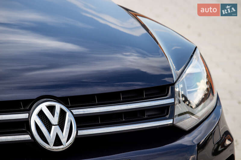 Позашляховик / Кросовер Volkswagen Touareg 2013 в Нововолинську