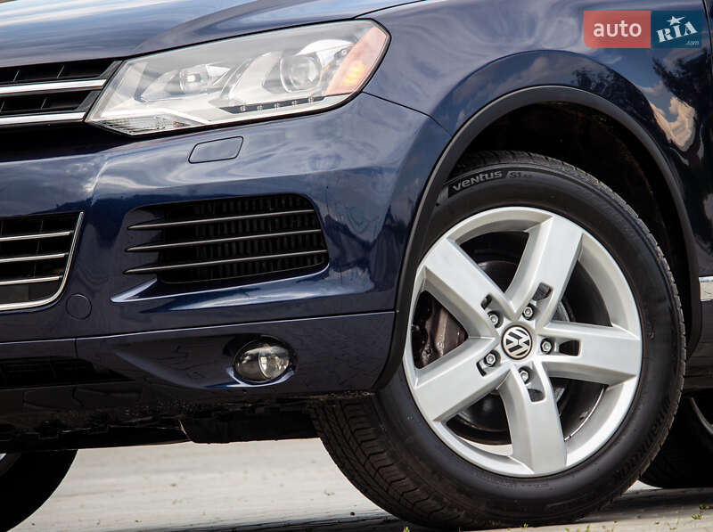 Позашляховик / Кросовер Volkswagen Touareg 2013 в Нововолинську