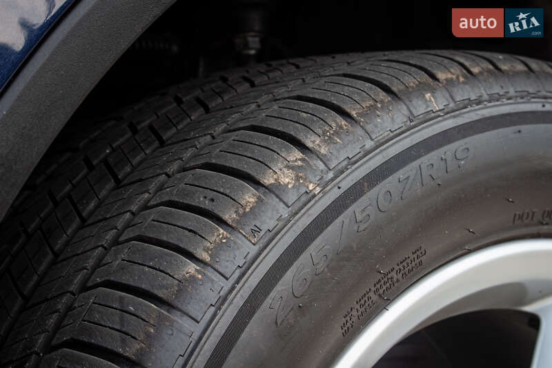 Позашляховик / Кросовер Volkswagen Touareg 2013 в Нововолинську