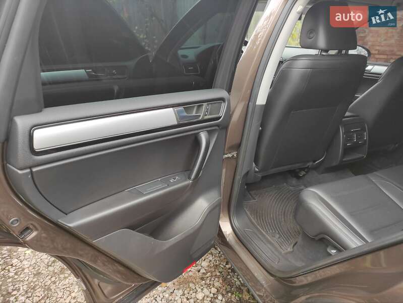 Позашляховик / Кросовер Volkswagen Touareg 2011 в Полтаві