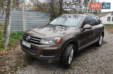 Позашляховик / Кросовер Volkswagen Touareg 2011 в Полтаві