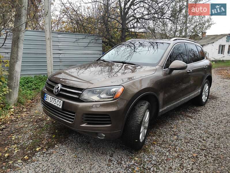 Позашляховик / Кросовер Volkswagen Touareg 2011 в Полтаві