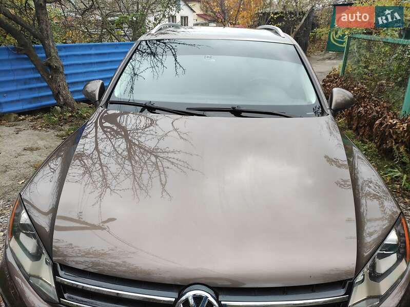 Позашляховик / Кросовер Volkswagen Touareg 2011 в Полтаві