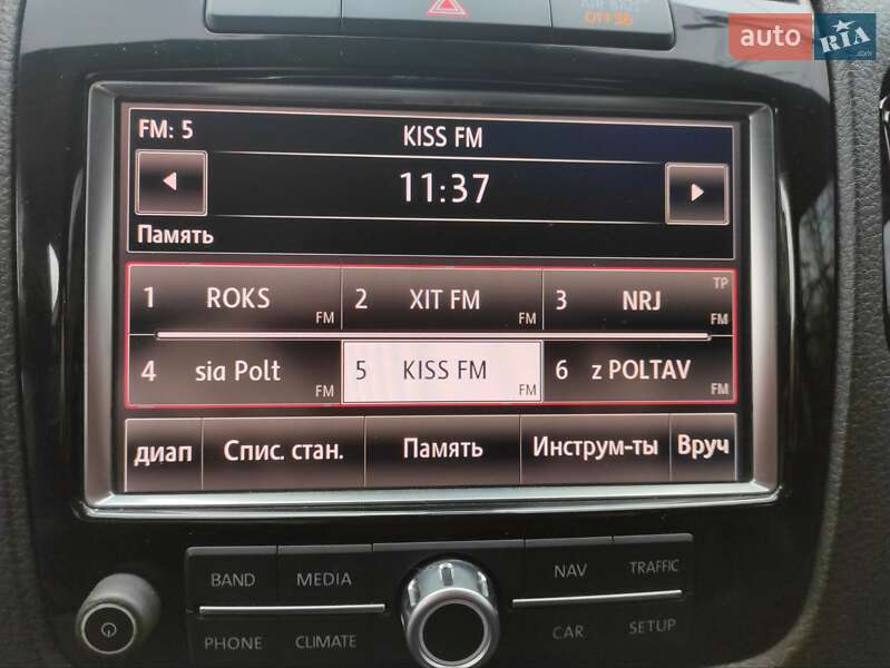 Позашляховик / Кросовер Volkswagen Touareg 2011 в Полтаві