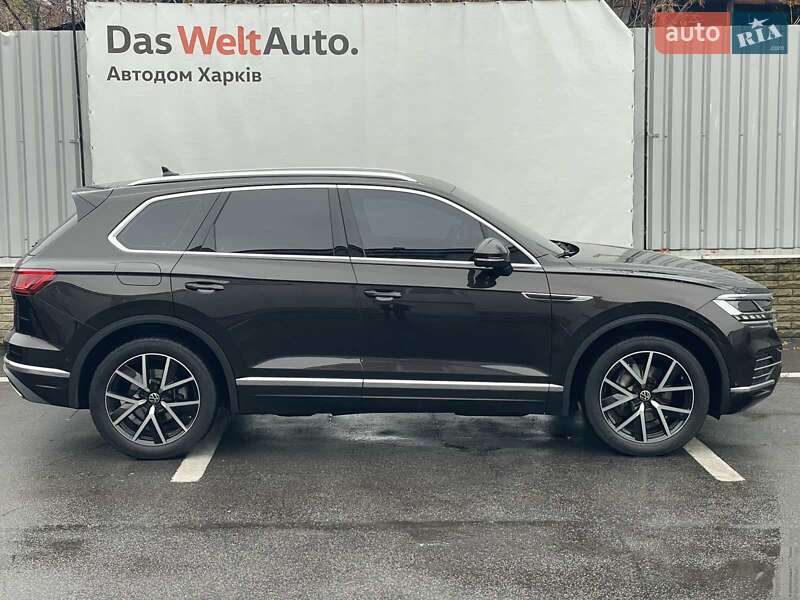 Позашляховик / Кросовер Volkswagen Touareg 2022 в Харкові