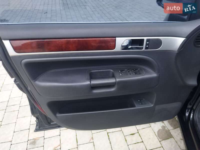 Позашляховик / Кросовер Volkswagen Touareg 2005 в Львові