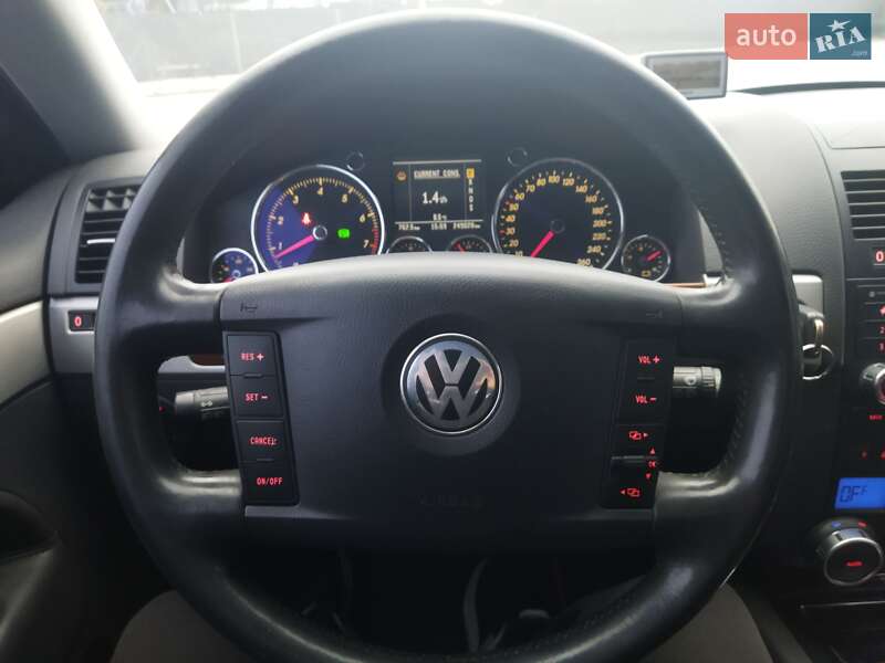 Позашляховик / Кросовер Volkswagen Touareg 2005 в Львові