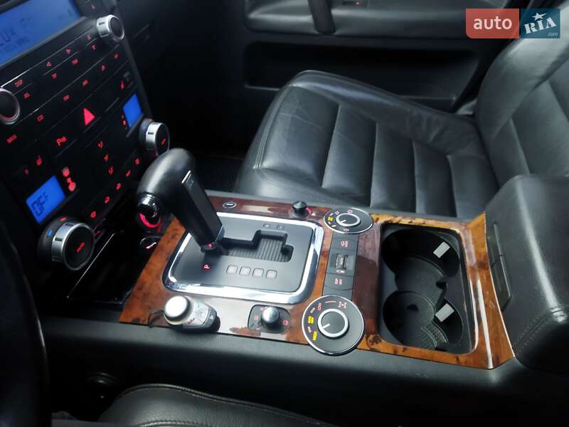 Позашляховик / Кросовер Volkswagen Touareg 2005 в Львові