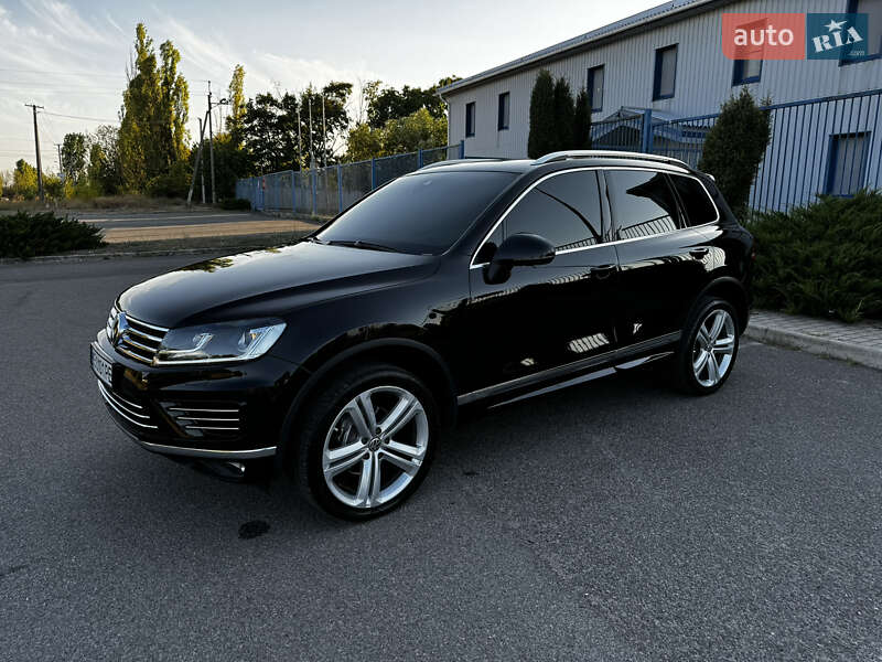 Внедорожник / Кроссовер Volkswagen Touareg 2015 в Новомосковске