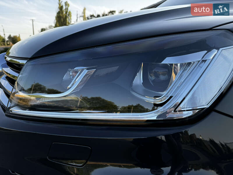 Внедорожник / Кроссовер Volkswagen Touareg 2015 в Новомосковске