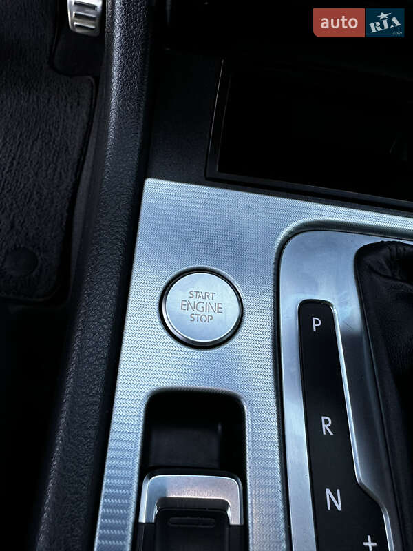 Внедорожник / Кроссовер Volkswagen Touareg 2015 в Новомосковске