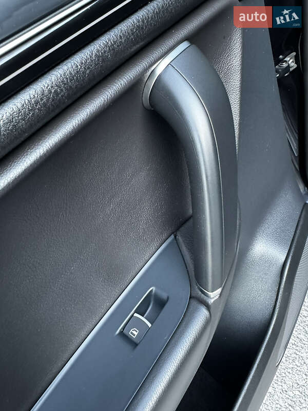 Внедорожник / Кроссовер Volkswagen Touareg 2015 в Новомосковске