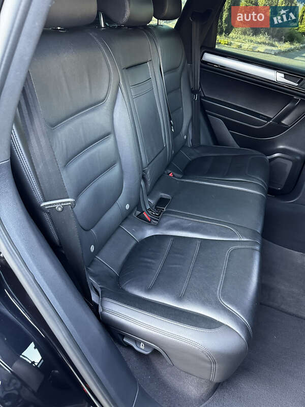 Внедорожник / Кроссовер Volkswagen Touareg 2015 в Новомосковске