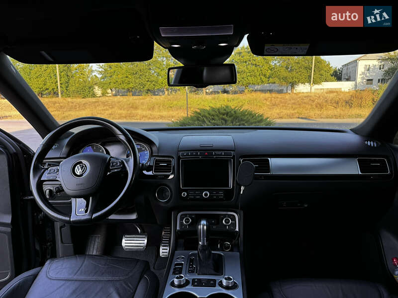 Внедорожник / Кроссовер Volkswagen Touareg 2015 в Новомосковске