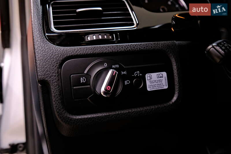 Позашляховик / Кросовер Volkswagen Touareg 2013 в Одесі