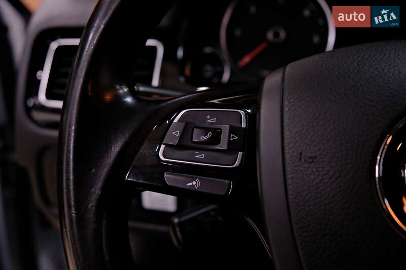Позашляховик / Кросовер Volkswagen Touareg 2013 в Одесі