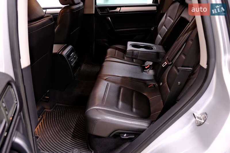 Позашляховик / Кросовер Volkswagen Touareg 2013 в Одесі
