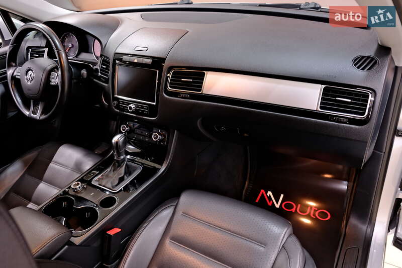 Позашляховик / Кросовер Volkswagen Touareg 2013 в Одесі