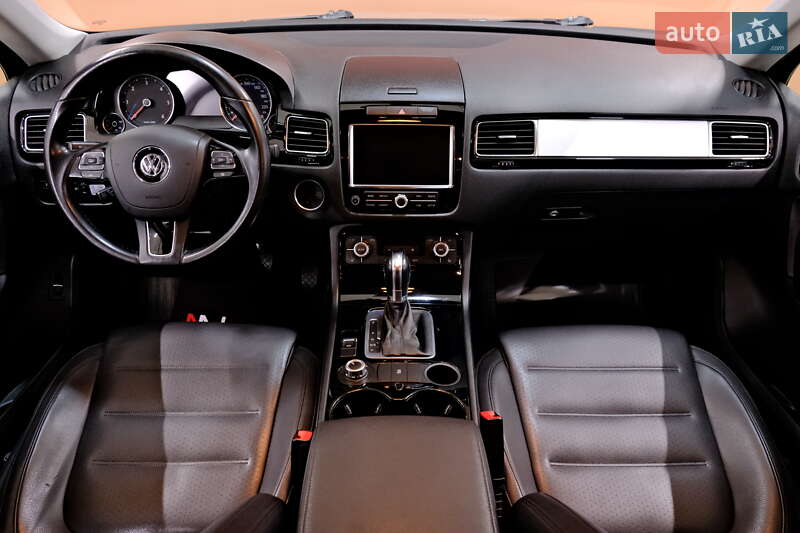 Позашляховик / Кросовер Volkswagen Touareg 2013 в Одесі