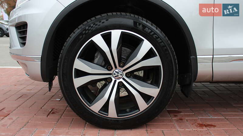 Позашляховик / Кросовер Volkswagen Touareg 2017 в Черкасах