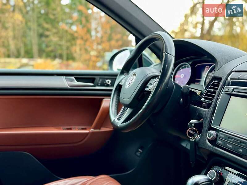 Внедорожник / Кроссовер Volkswagen Touareg 2017 в Самборе