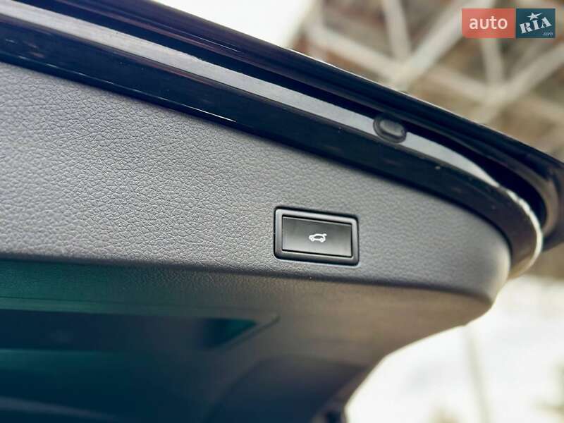 Внедорожник / Кроссовер Volkswagen Touareg 2017 в Самборе