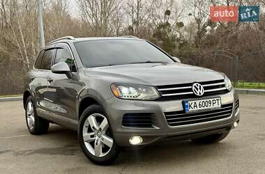 Внедорожник / Кроссовер Volkswagen Touareg 2011 в Киеве