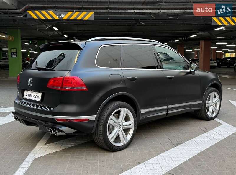 Позашляховик / Кросовер Volkswagen Touareg 2015 в Києві