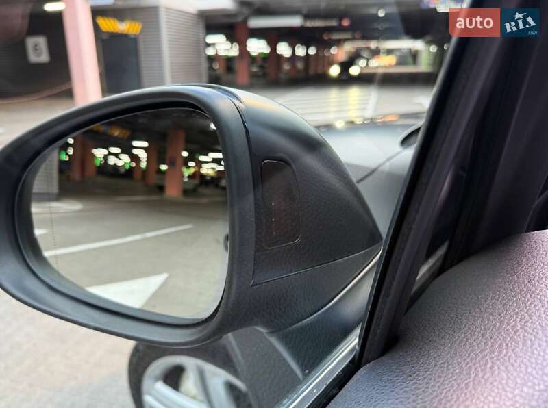 Позашляховик / Кросовер Volkswagen Touareg 2015 в Києві