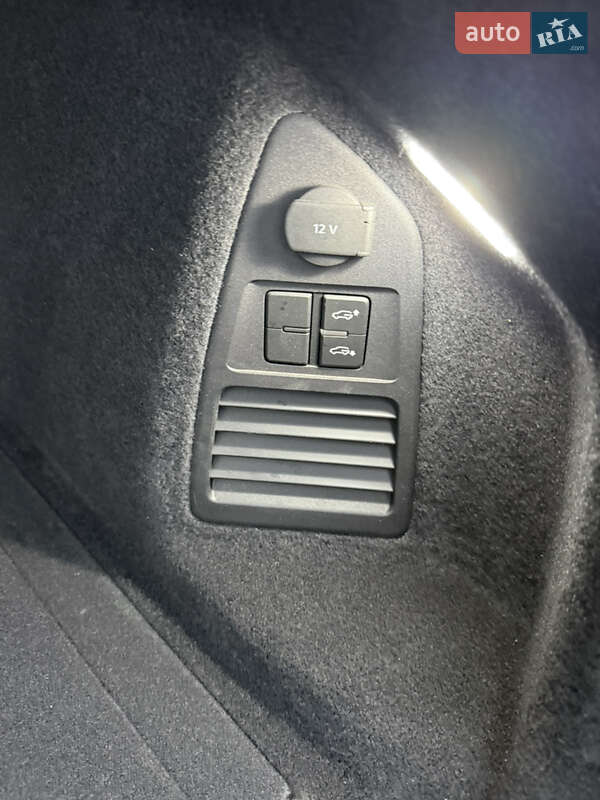 Внедорожник / Кроссовер Volkswagen Touareg 2024 в Киеве