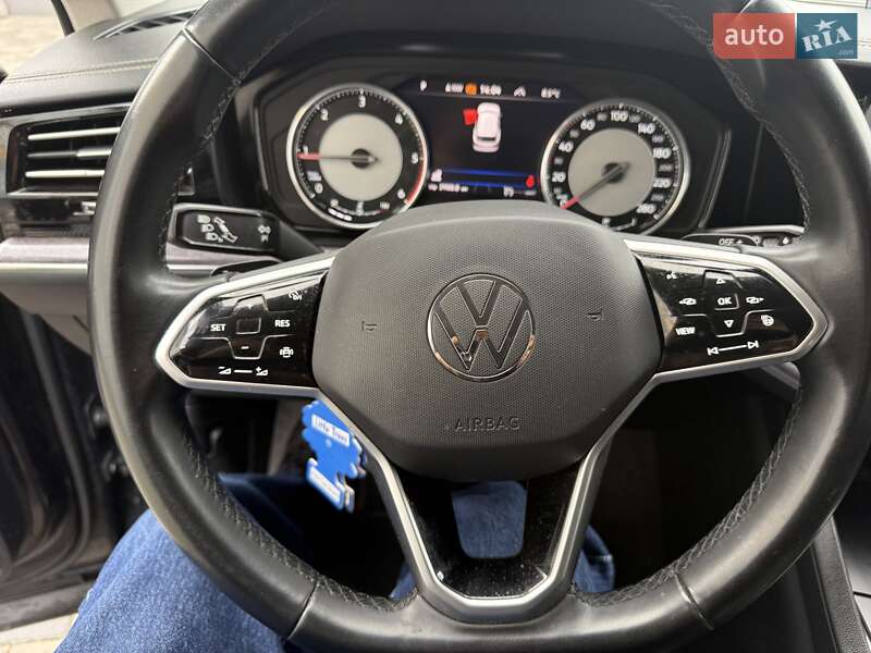 Внедорожник / Кроссовер Volkswagen Touareg 2021 в Киеве