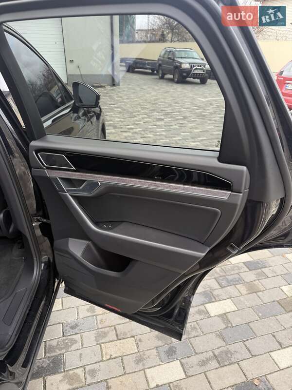 Внедорожник / Кроссовер Volkswagen Touareg 2021 в Киеве