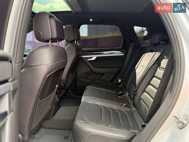 Внедорожник / Кроссовер Volkswagen Touareg 2018 в Киеве фото 16 Внедорожник / Кроссовер Volkswagen Touareg 2018 в Киеве